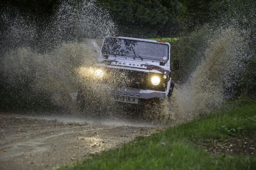  Land Rover Defender 90 Challenge Car 2014 года  (фото 25 из 35)